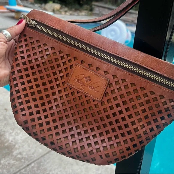 Patricia Nash Brown leather Tinchi Belt Bag. - Picture 2 of 8